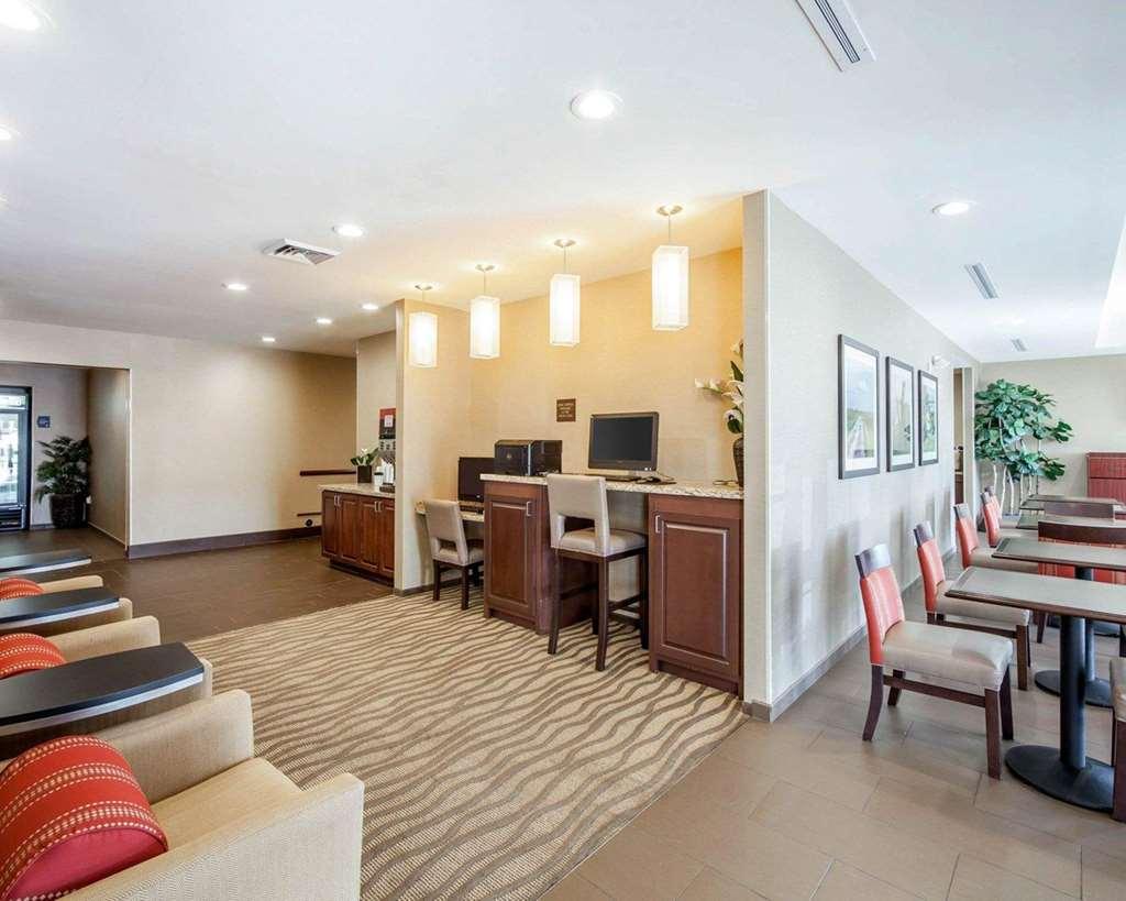 Comfort Suites Marietta-Parkersburg Interior photo